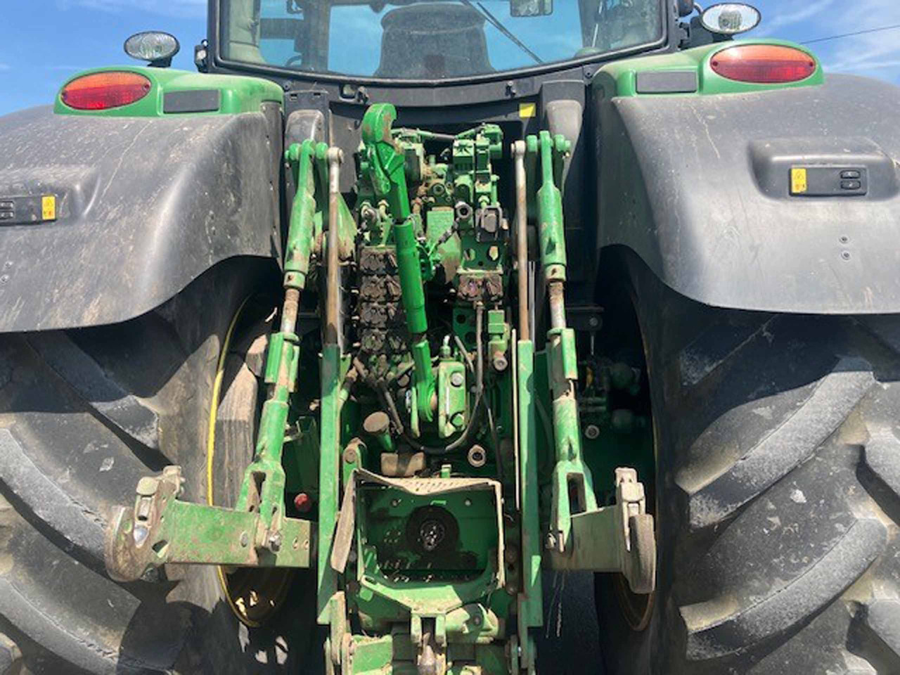 John Deere 6215R - Трактор: фото 4 John Deere 6215R - Трактор: фото 4