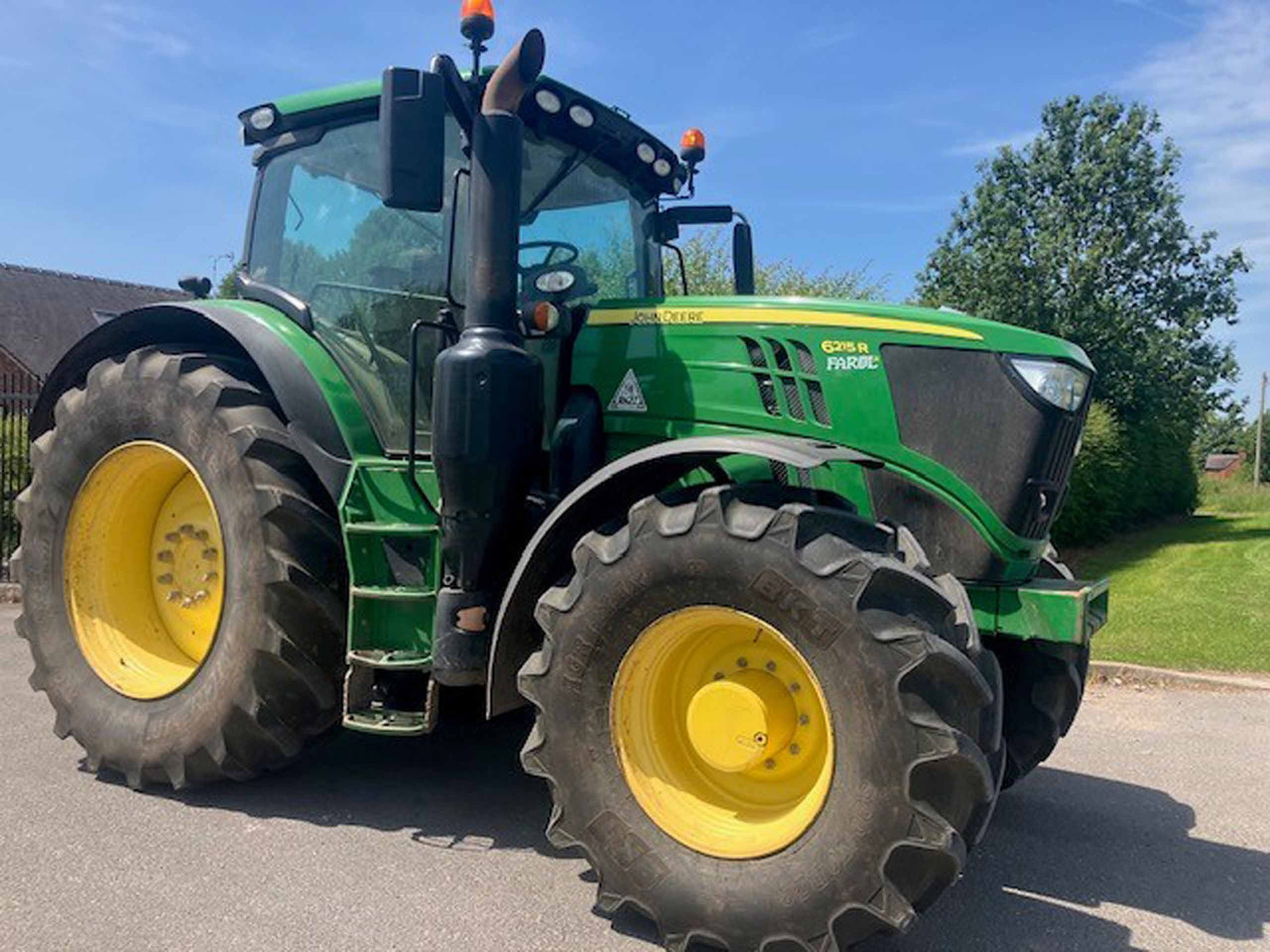 John Deere 6215R - Трактор: фото 2 John Deere 6215R - Трактор: фото 2
