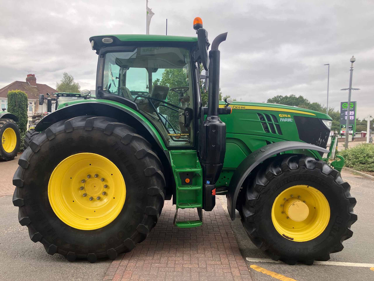 John Deere 6215R - Трактор: фото 4 John Deere 6215R - Трактор: фото 4