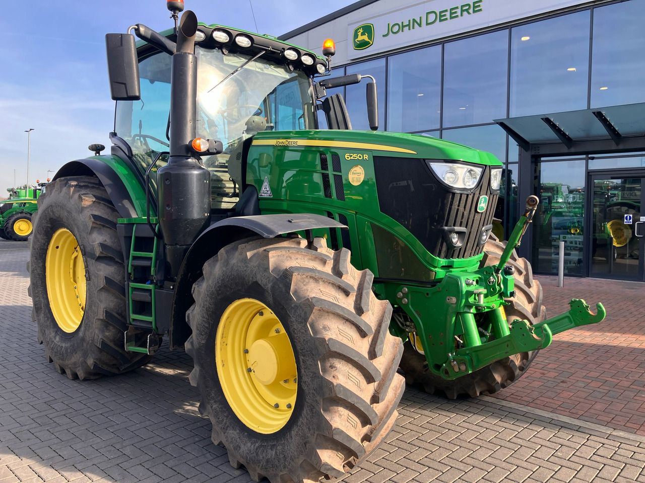 John Deere 6250R - Трактор: фото 1 John Deere 6250R - Трактор: фото 1
