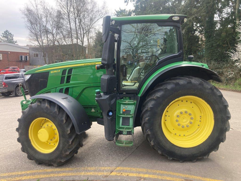 John Deere 6250R - Трактор: фото 2 John Deere 6250R - Трактор: фото 2