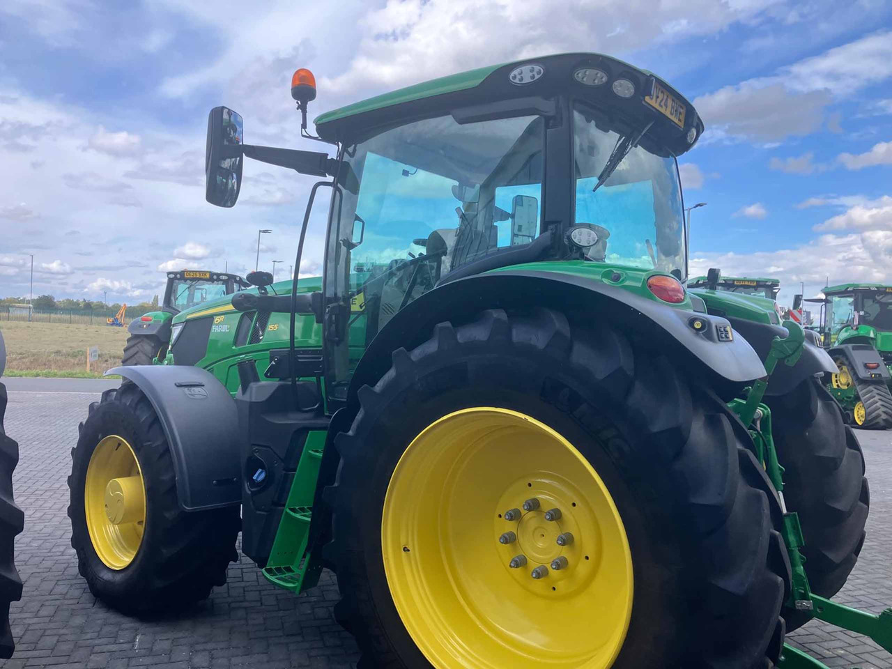 John Deere 6R 155 - Трактор: фото 3 John Deere 6R 155 - Трактор: фото 3