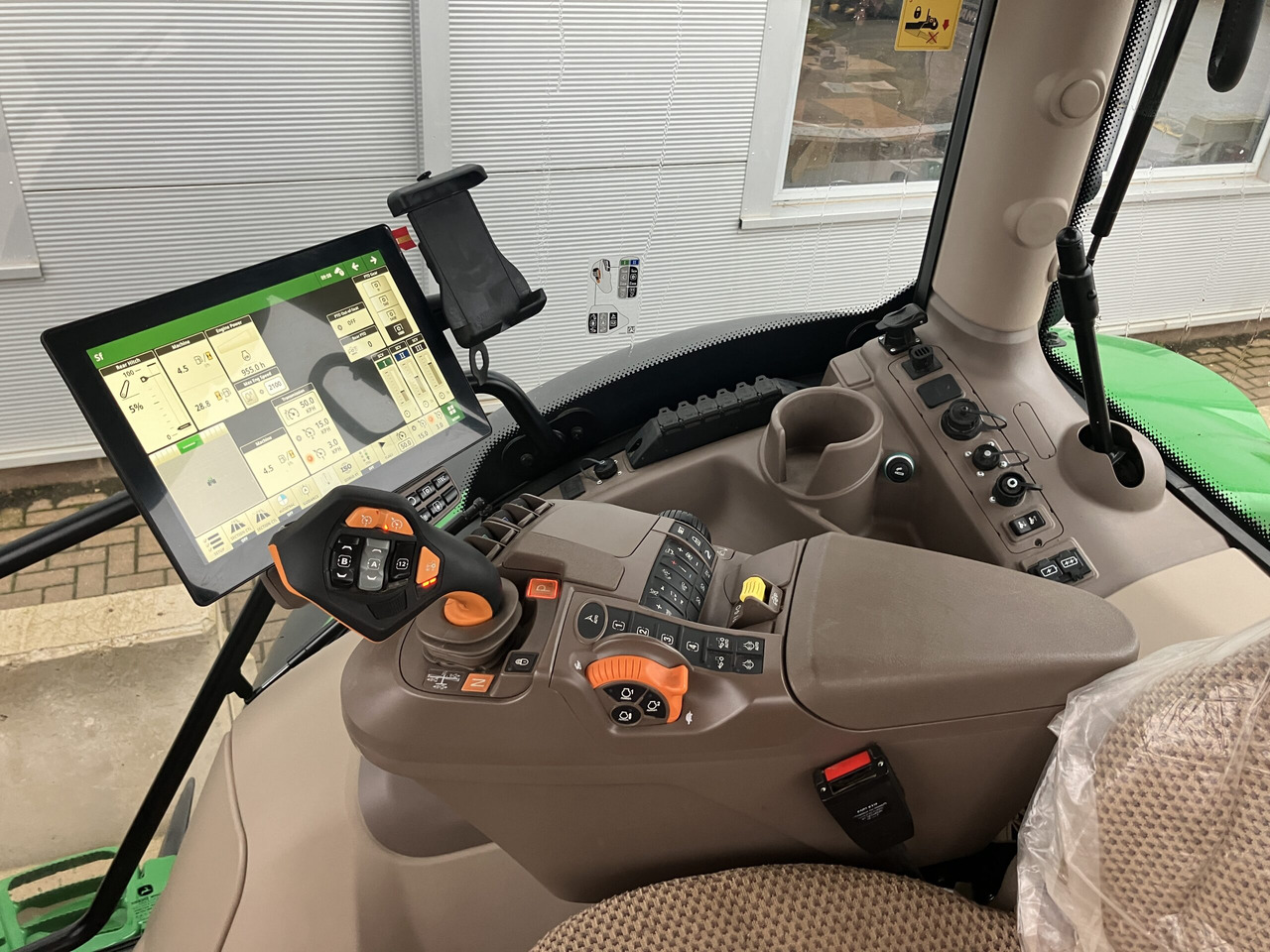 Трактор John Deere 6R 185: фото 12