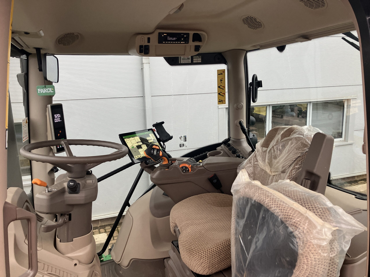 Трактор John Deere 6R 185: фото 11