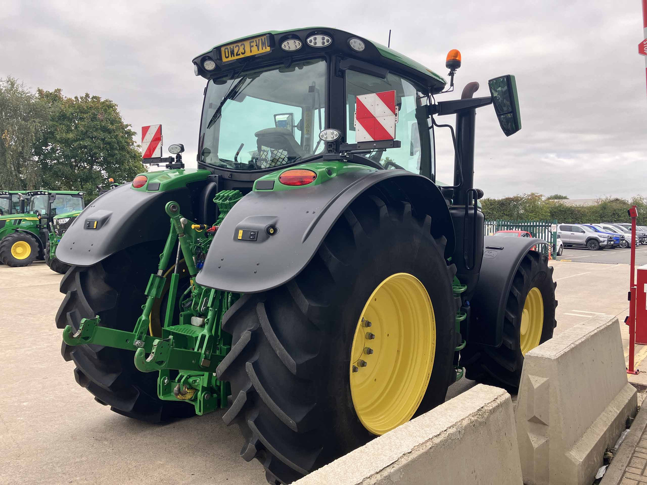 John Deere 6R 215 - Трактор: фото 5 John Deere 6R 215 - Трактор: фото 5