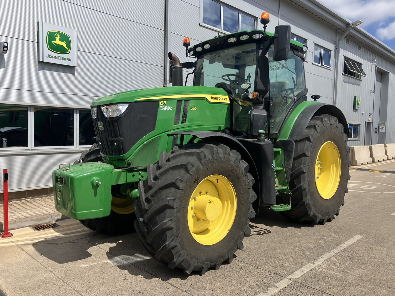 John Deere 6R 250 - Трактор: фото 1 John Deere 6R 250 - Трактор: фото 1