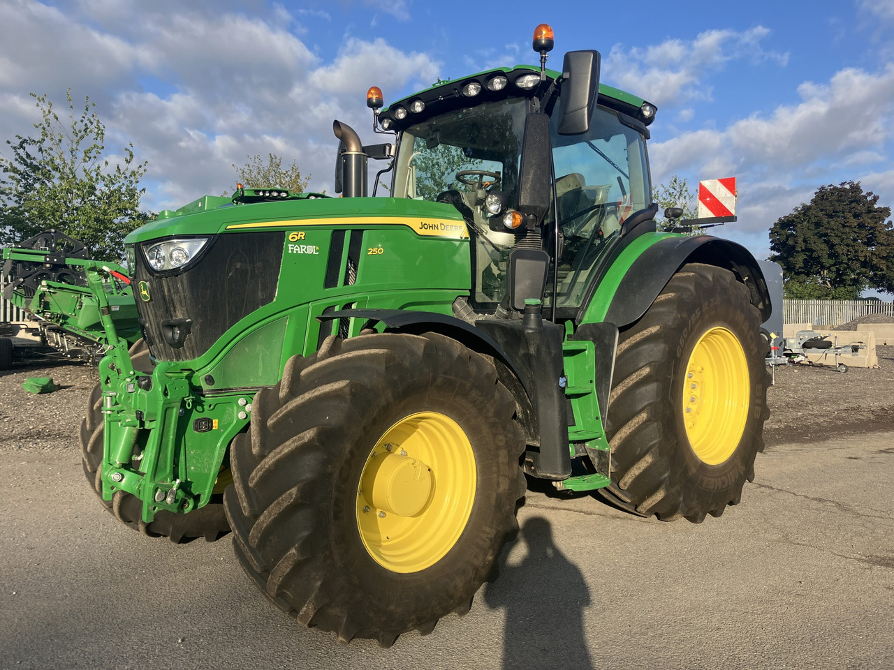 John Deere 6R 250 - Трактор: фото 1 John Deere 6R 250 - Трактор: фото 1