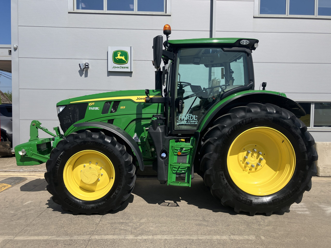 John Deere 6R155 - Трактор: фото 2 John Deere 6R155 - Трактор: фото 2