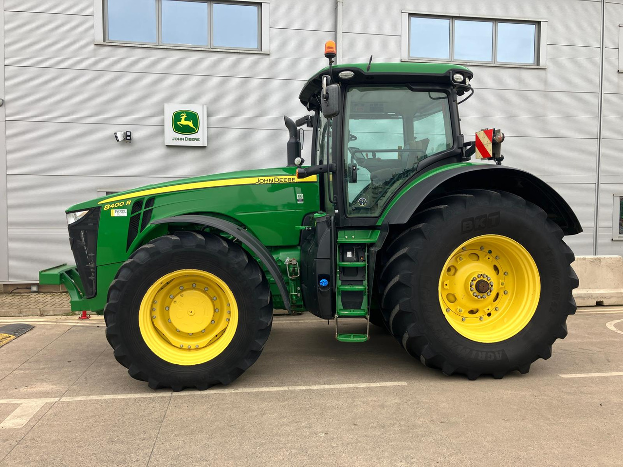 John Deere 8400R - Трактор: фото 2 John Deere 8400R - Трактор: фото 2