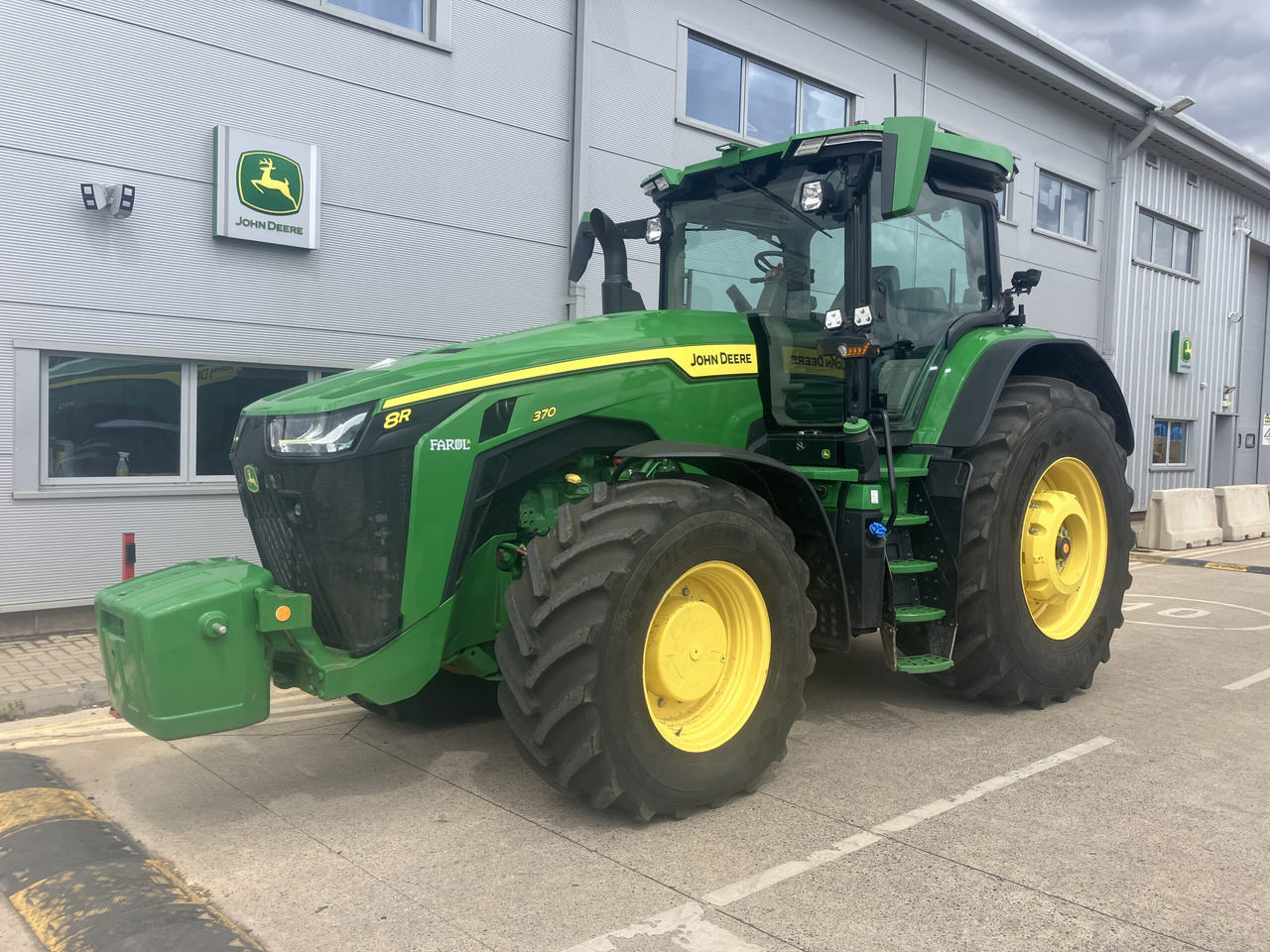 John Deere 8R 370 - Трактор: фото 1 John Deere 8R 370 - Трактор: фото 1