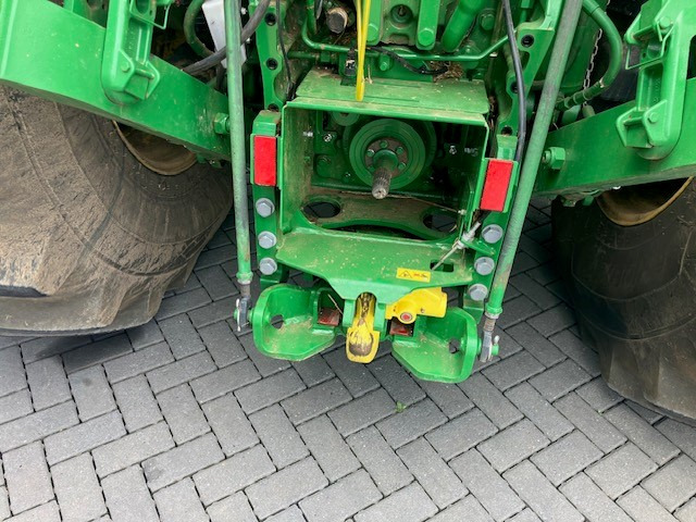 John Deere 8R 370 - Трактор: фото 5 John Deere 8R 370 - Трактор: фото 5