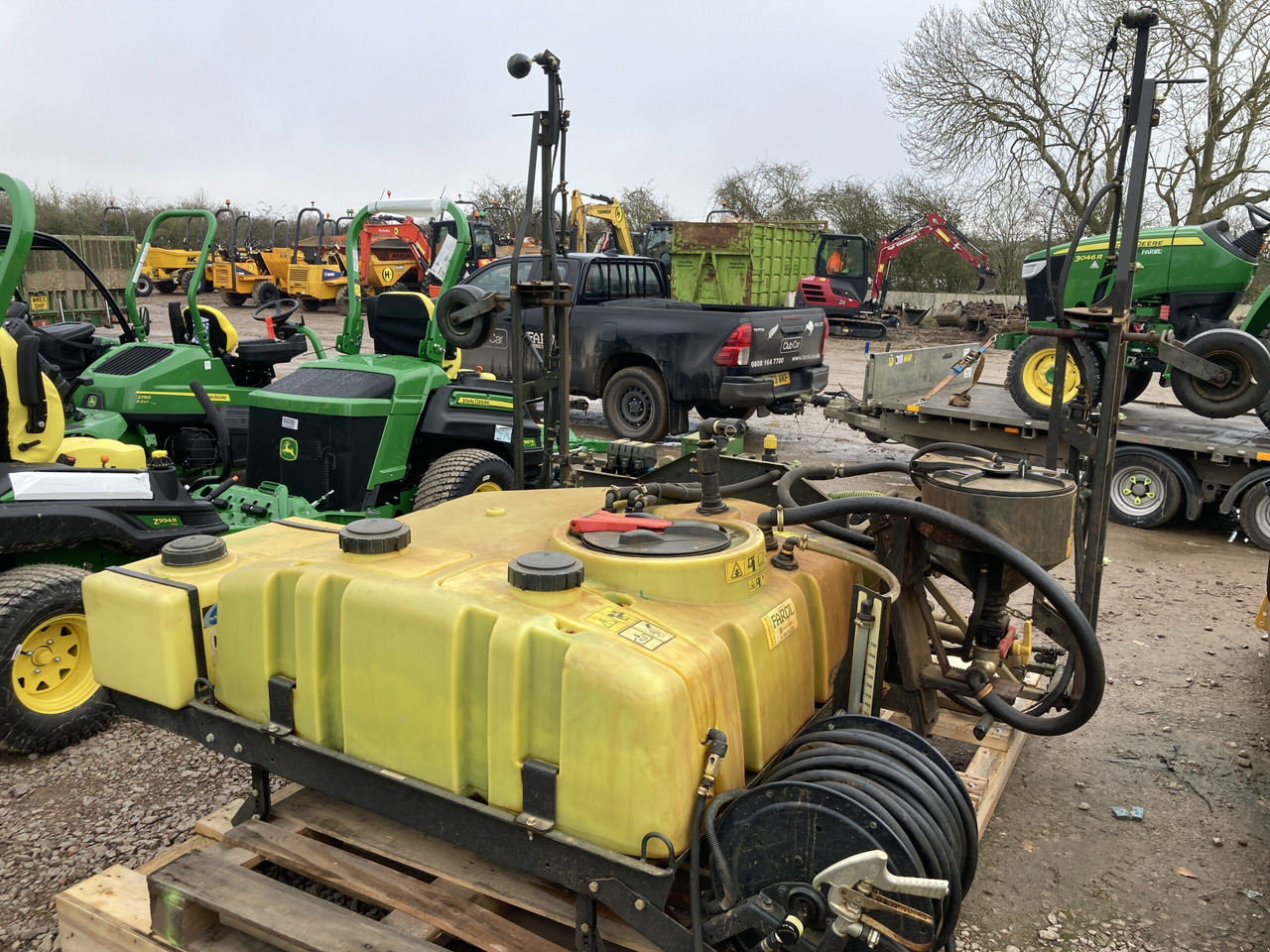 John Deere HD200 de-mount sprayer - Садовое оборудование: фото 1 John Deere HD200 de-mount sprayer - Садовое оборудование: фото 1