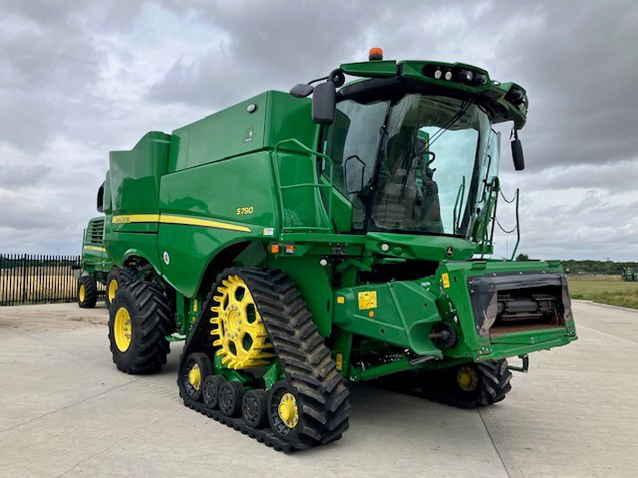 John Deere S790 - Зерноуборочный комбайн: фото 1 John Deere S790 - Зерноуборочный комбайн: фото 1
