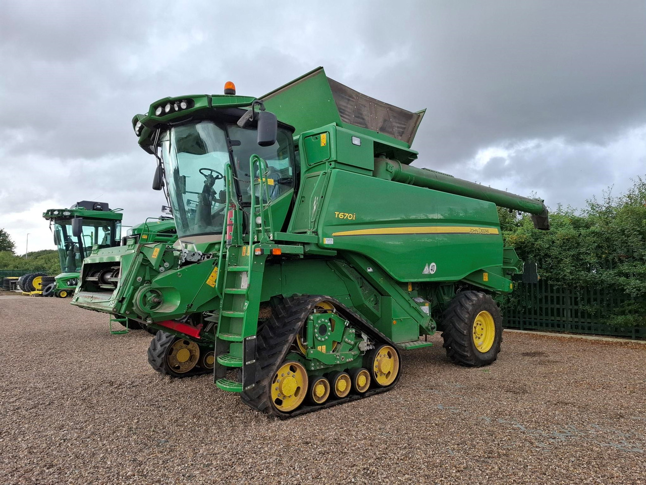 John Deere T670i - Зерноуборочный комбайн: фото 1 John Deere T670i - Зерноуборочный комбайн: фото 1