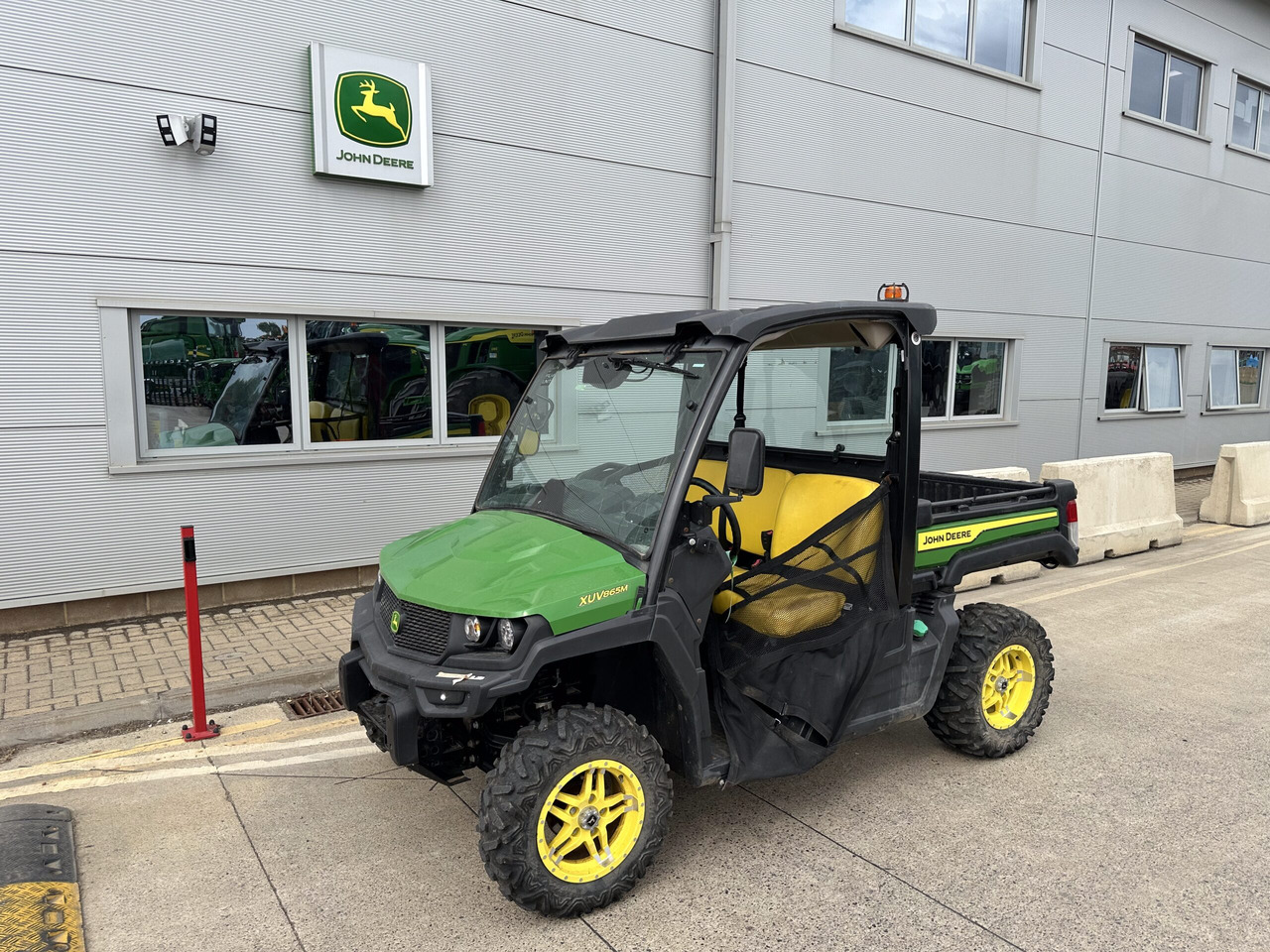 John Deere XUV865M - Квадроцикл: фото 1 John Deere XUV865M - Квадроцикл: фото 1