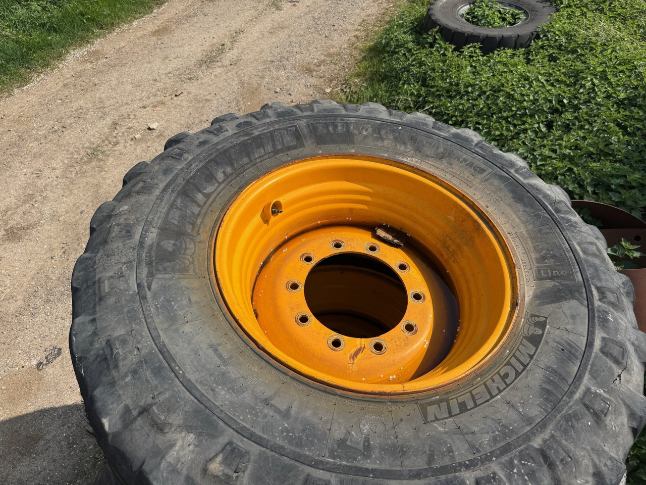 Solid Tyres On Rims - Шины и диски: фото 1 Solid Tyres On Rims - Шины и диски: фото 1
