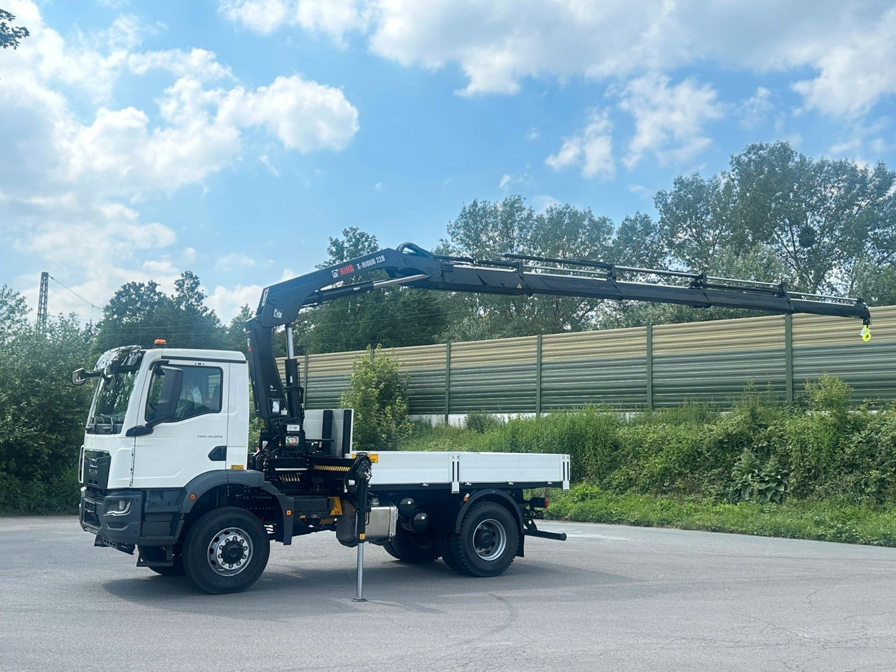 MAN TGM 18.320 4x4 Euro 6e Pritsche Hiab 228-4 Kran - Грузовик бортовой/ Платформа, Автоманипулятор: фото 2 MAN TGM 18.320 4x4 Euro 6e Pritsche Hiab 228-4 Kran - Грузовик бортовой/ Платформа, Автоманипулятор: фото 2