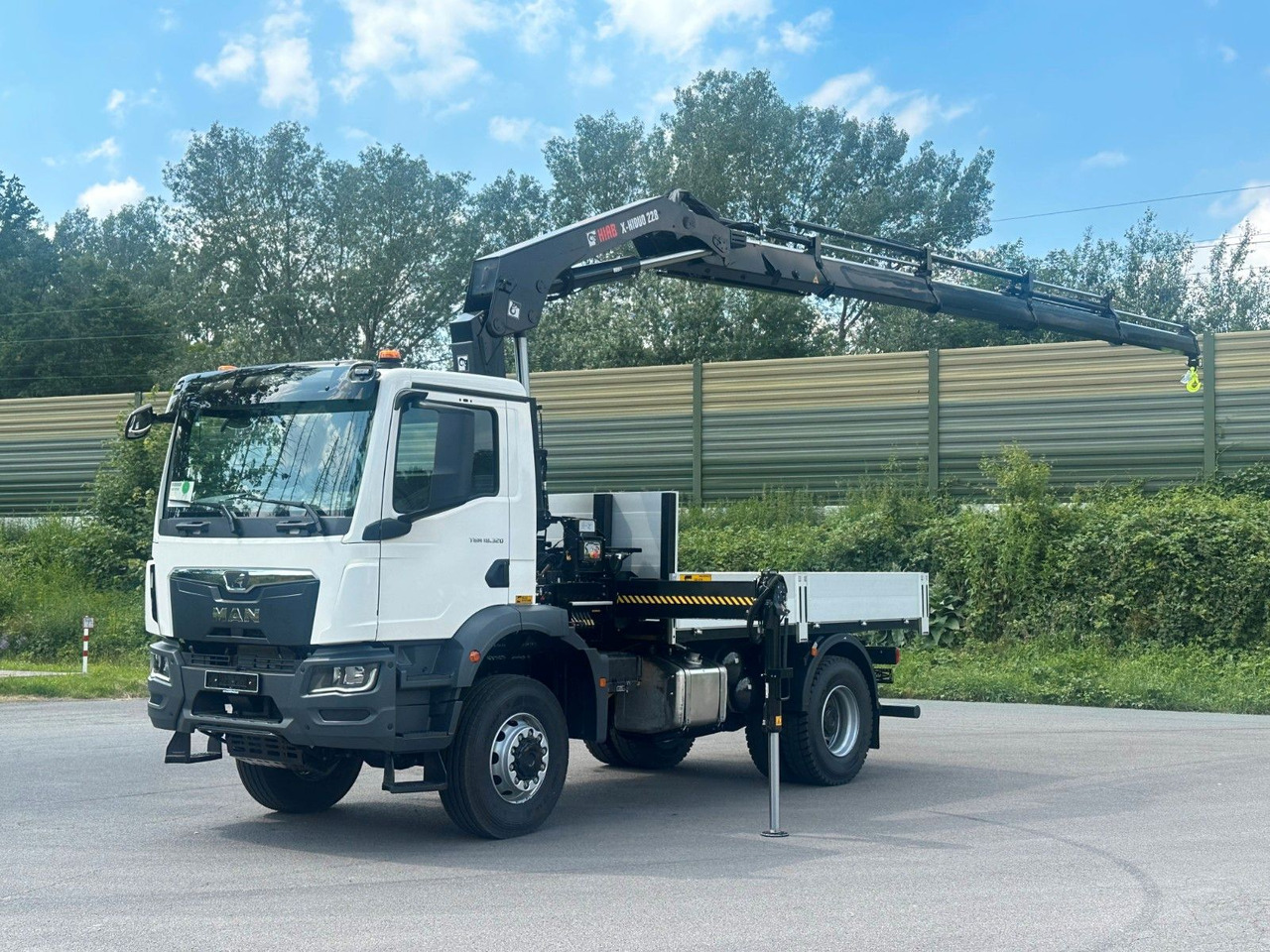 MAN TGM 18.320 4x4 Euro 6e Pritsche Hiab 228-4 Kran - Грузовик бортовой/ Платформа, Автоманипулятор: фото 1 MAN TGM 18.320 4x4 Euro 6e Pritsche Hiab 228-4 Kran - Грузовик бортовой/ Платформа, Автоманипулятор: фото 1