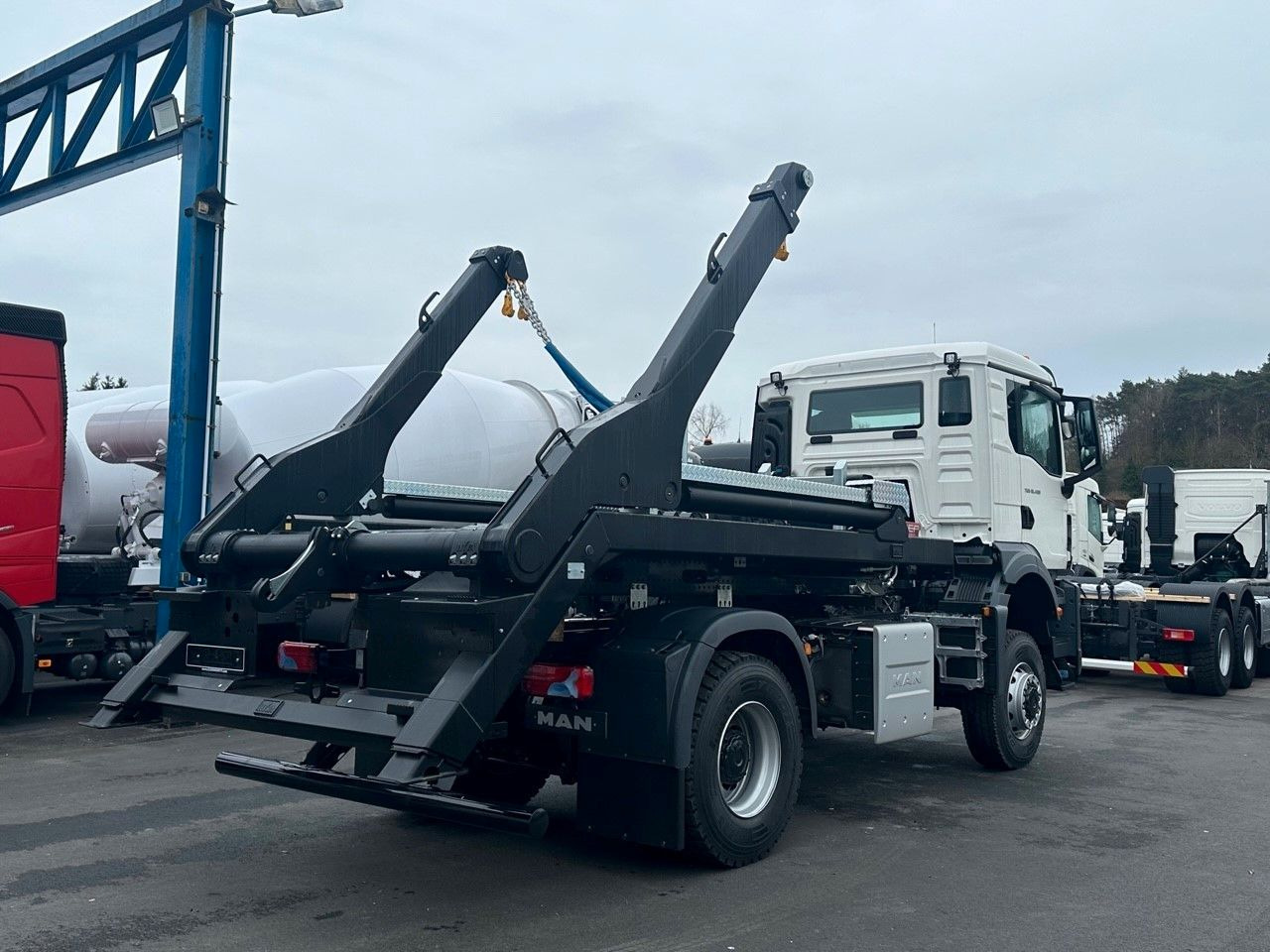MAN TGS 18.400 4x4 Euro 6e Hyva Absetzkipper - Самосвал, Автоманипулятор: фото 3 MAN TGS 18.400 4x4 Euro 6e Hyva Absetzkipper - Самосвал, Автоманипулятор: фото 3