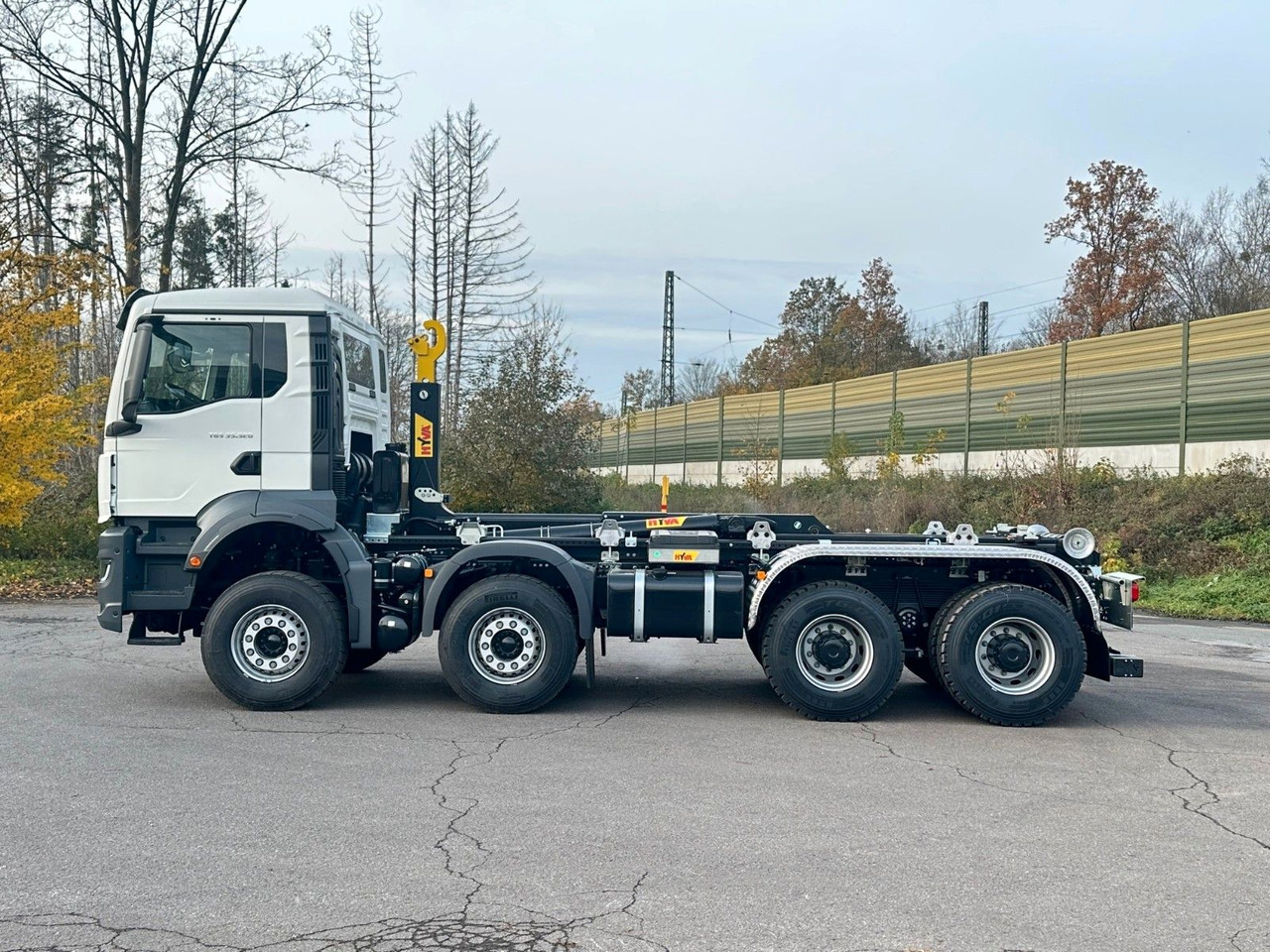 MAN TGS 35.520 8x4 Euro6e Hyva 26-55 Abrollkipper - Крюковой мультилифт: фото 3 MAN TGS 35.520 8x4 Euro6e Hyva 26-55 Abrollkipper - Крюковой мультилифт: фото 3