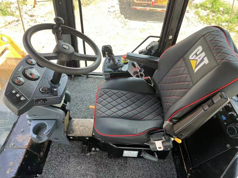 Caterpillar CB564D Double Drum Road Roller 7 Ton Weight With Core Components Engine and Bearing Essential Road Machinery - Дорожный каток: фото 5 Caterpillar CB564D Double Drum Road Roller 7 Ton Weight With Core Components Engine and Bearing Essential Road Machinery - Дорожный каток: фото 5