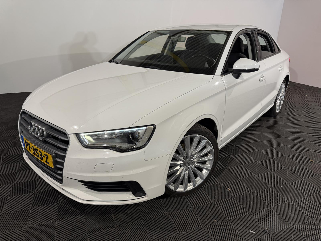 Audi | A3 Limousine | 1.4 TFSI Attraction Pro Line Plus Automaat | 2016 | 256.538 km | PT353Z | Geen oordeel - Седан: фото 1 Audi | A3 Limousine | 1.4 TFSI Attraction Pro Line Plus Automaat | 2016 | 256.538 km | PT353Z | Geen oordeel - Седан: фото 1