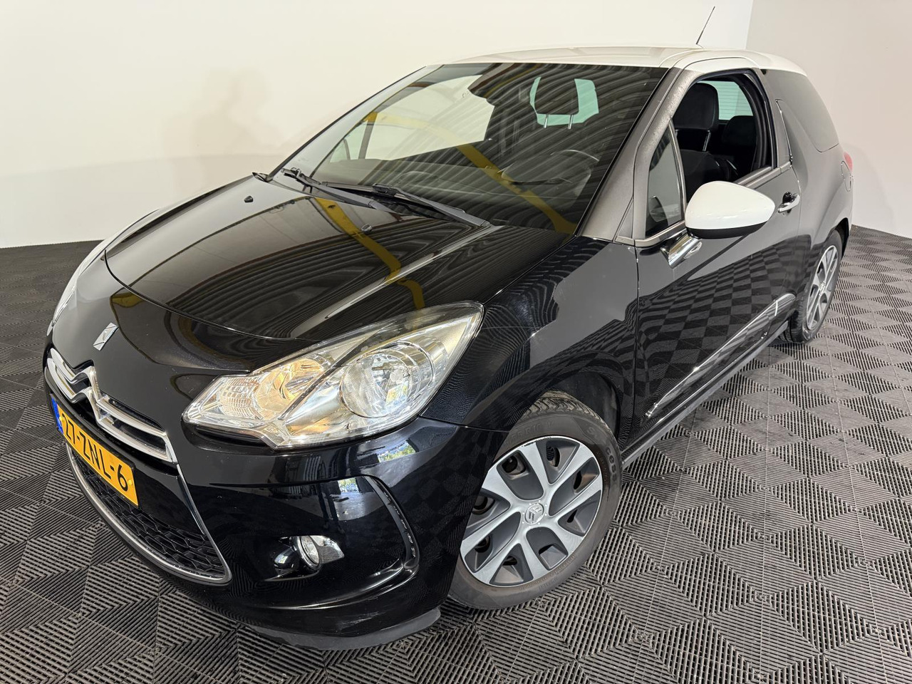 Citroen | DS3 | 1.2 VTi Business | 2013 | 136.694 km | 27ZNL6 | Logisch - Хэтчбек: фото 1 Citroen | DS3 | 1.2 VTi Business | 2013 | 136.694 km | 27ZNL6 | Logisch - Хэтчбек: фото 1