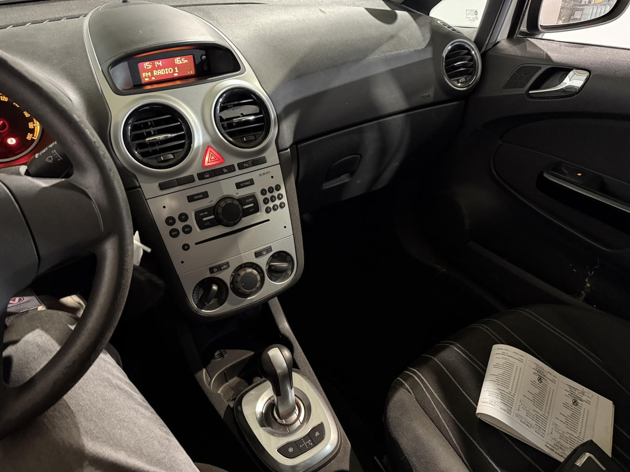 Opel | Corsa | 1.2-16V Cosmo Automaat | 2009 | 245.713 km | 45TJL8 | Geen oordeel - Хэтчбек: фото 5 Opel | Corsa | 1.2-16V Cosmo Automaat | 2009 | 245.713 km | 45TJL8 | Geen oordeel - Хэтчбек: фото 5