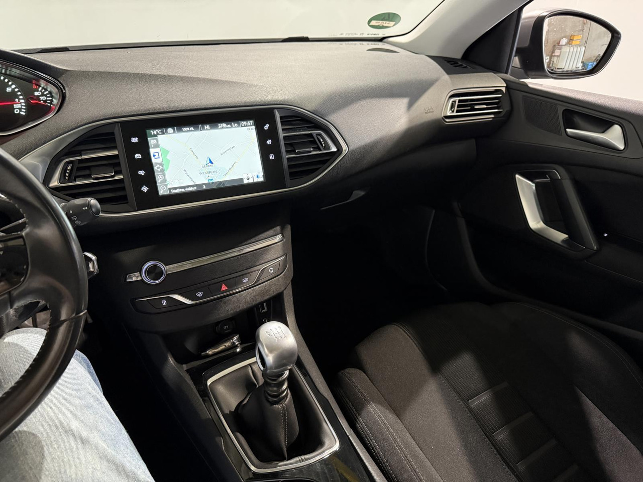 Peugeot | 308 SW | 1.2 e-THP Allure | 2015 | 158.352 km | 6ZJS05 | Logisch - Легковой автомобиль: фото 2 Peugeot | 308 SW | 1.2 e-THP Allure | 2015 | 158.352 km | 6ZJS05 | Logisch - Легковой автомобиль: фото 2