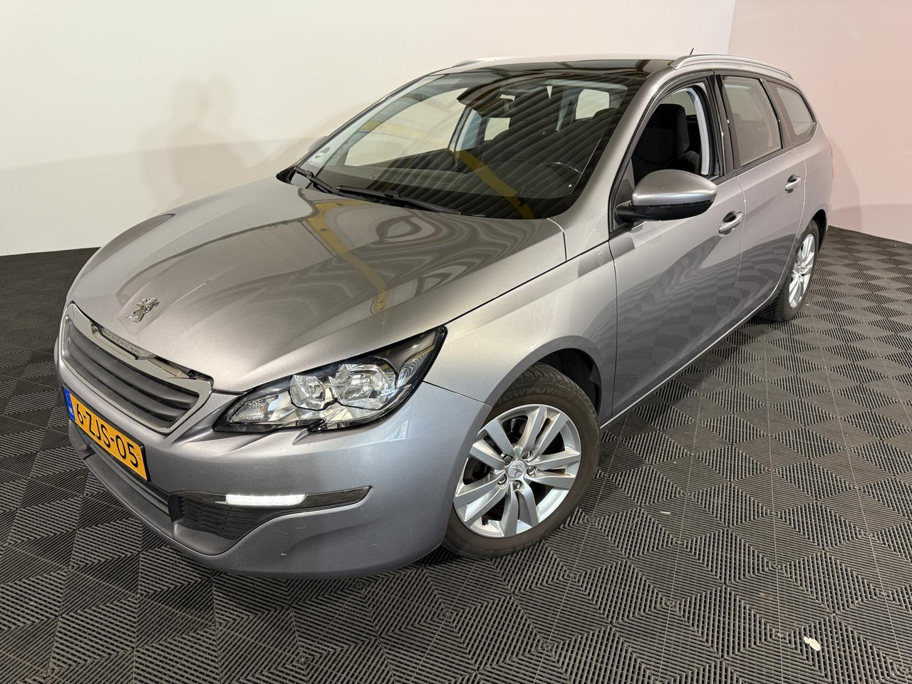 Peugeot | 308 SW | 1.2 e-THP Allure | 2015 | 158.352 km | 6ZJS05 | Logisch - Легковой автомобиль: фото 1 Peugeot | 308 SW | 1.2 e-THP Allure | 2015 | 158.352 km | 6ZJS05 | Logisch - Легковой автомобиль: фото 1
