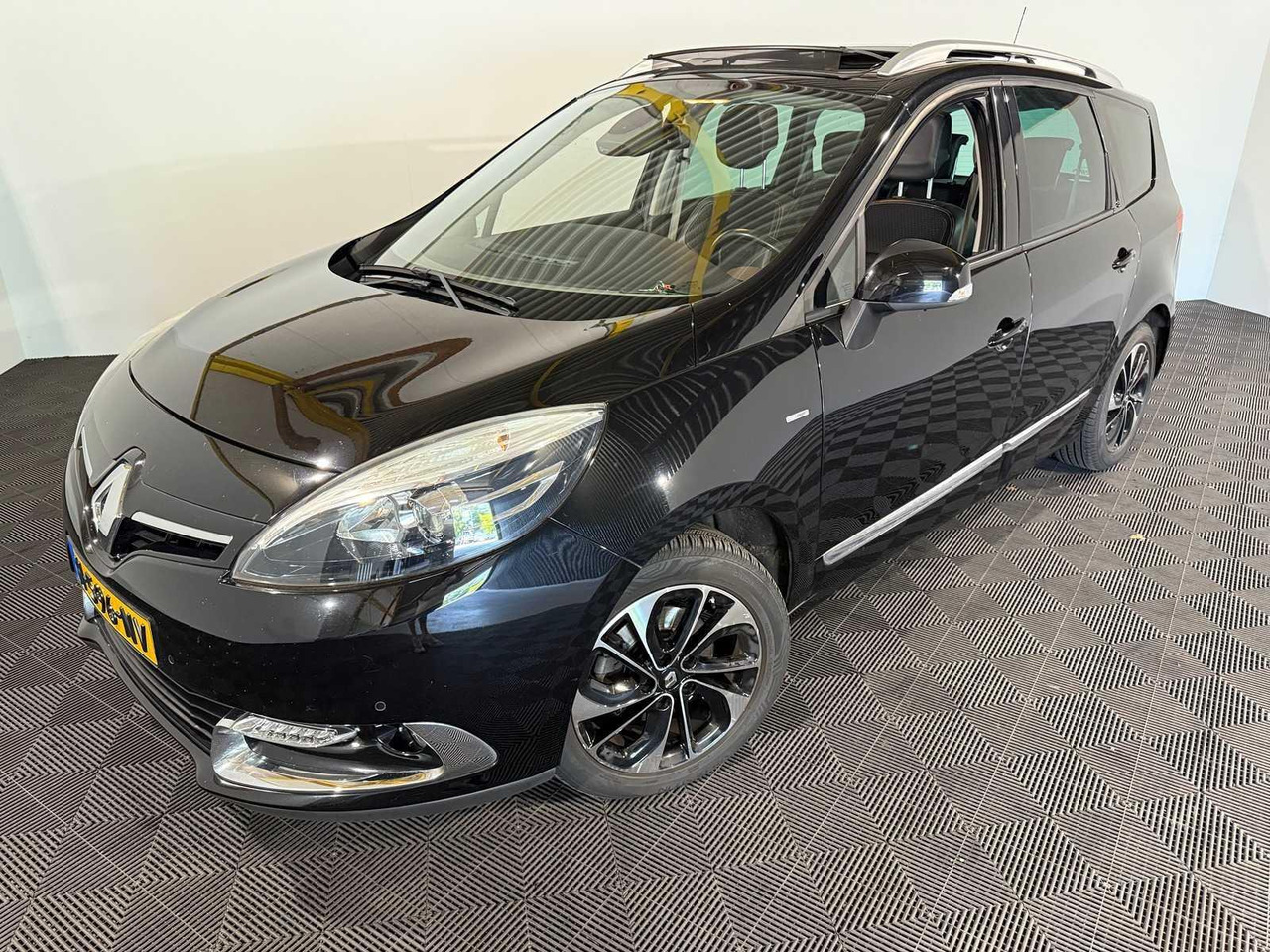 Renault Grand Scénic 1.2 Tce Bose | 2016 | 118.319 km | H-596-NV - Легковой автомобиль: фото 1 Renault Grand Scénic 1.2 Tce Bose | 2016 | 118.319 km | H-596-NV - Легковой автомобиль: фото 1