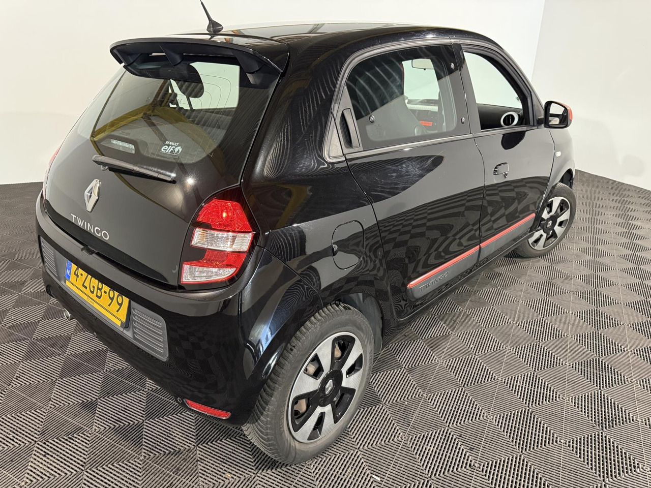 Renault | Twingo | 1.0 SCe Expression | 2015 | 226.056 km | 4ZGB99 | Logisch - Хэтчбек: фото 4 Renault | Twingo | 1.0 SCe Expression | 2015 | 226.056 km | 4ZGB99 | Logisch - Хэтчбек: фото 4