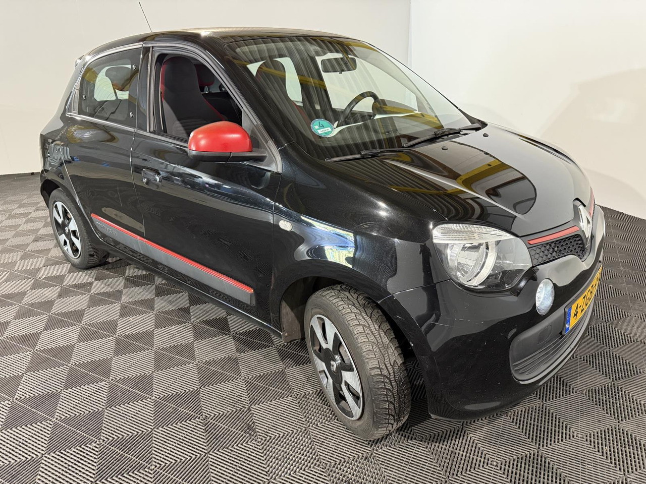Renault | Twingo | 1.0 SCe Expression | 2015 | 226.056 km | 4ZGB99 | Logisch - Хэтчбек: фото 5 Renault | Twingo | 1.0 SCe Expression | 2015 | 226.056 km | 4ZGB99 | Logisch - Хэтчбек: фото 5