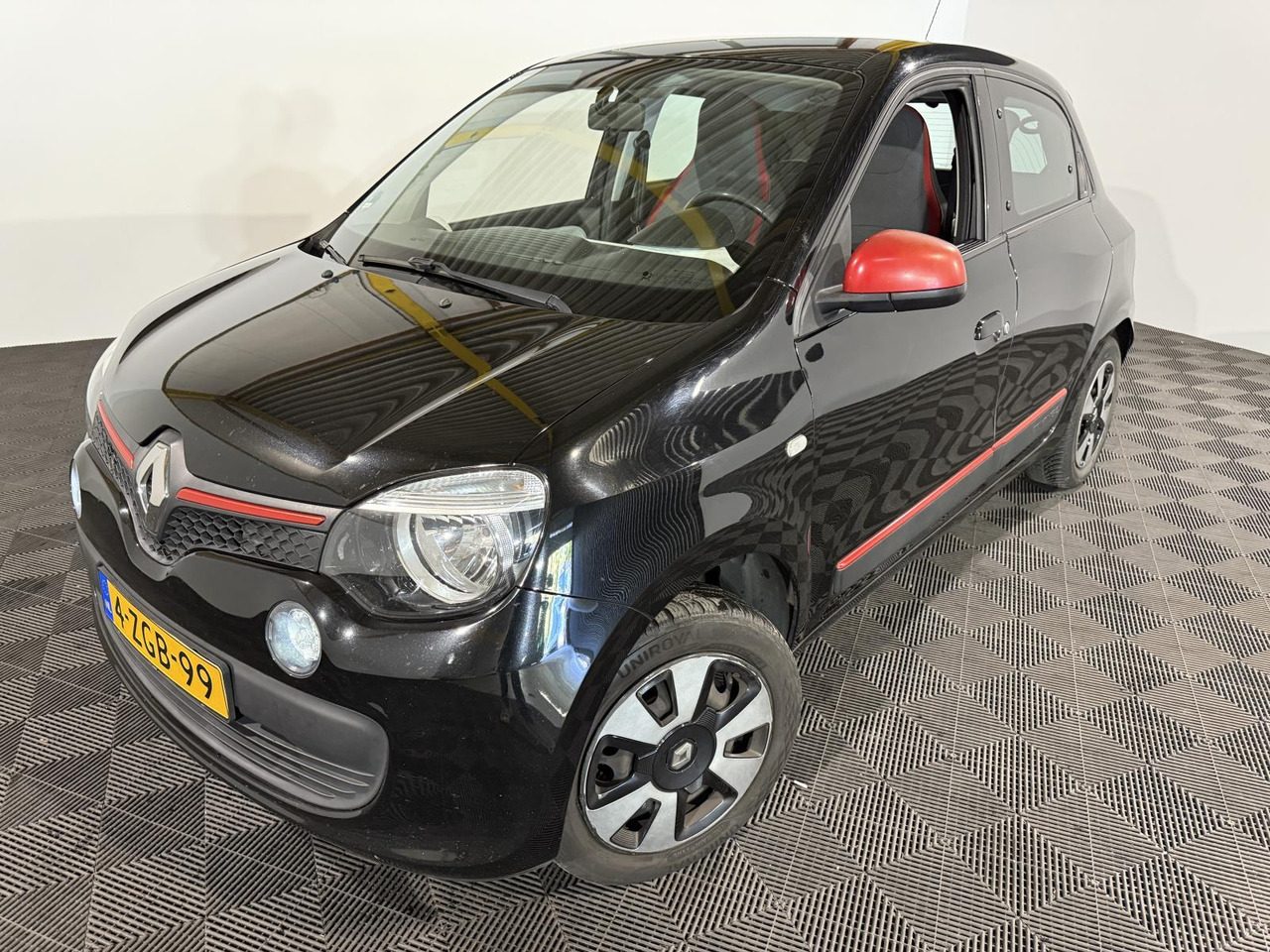 Renault | Twingo | 1.0 SCe Expression | 2015 | 226.056 km | 4ZGB99 | Logisch - Хэтчбек: фото 1 Renault | Twingo | 1.0 SCe Expression | 2015 | 226.056 km | 4ZGB99 | Logisch - Хэтчбек: фото 1