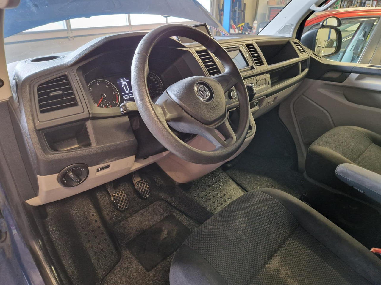 Volkswagen | Transporter | 2.0 TDI L1H2 Highline | 2018 | 251.292 km | V731RR | Logisch - Грузопассажирский фургон: фото 3 Volkswagen | Transporter | 2.0 TDI L1H2 Highline | 2018 | 251.292 km | V731RR | Logisch - Грузопассажирский фургон: фото 3