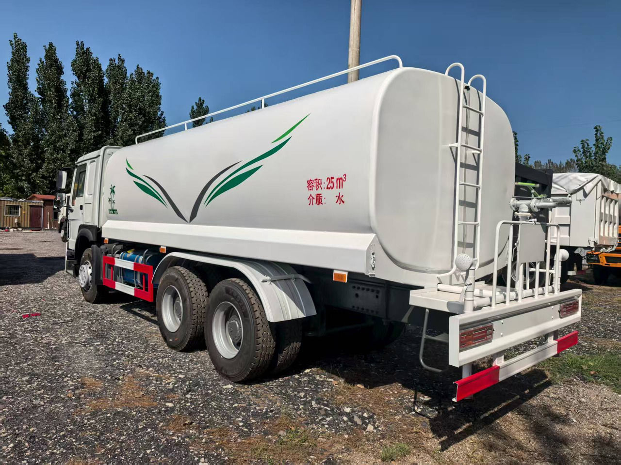 HOWO 371 - Грузовик-цистерна: фото 3 HOWO 371 - Грузовик-цистерна: фото 3