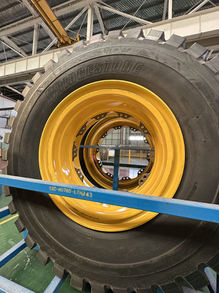 KOMATSU 785-7 - Карьерный самосвал: фото 4 KOMATSU 785-7 - Карьерный самосвал: фото 4