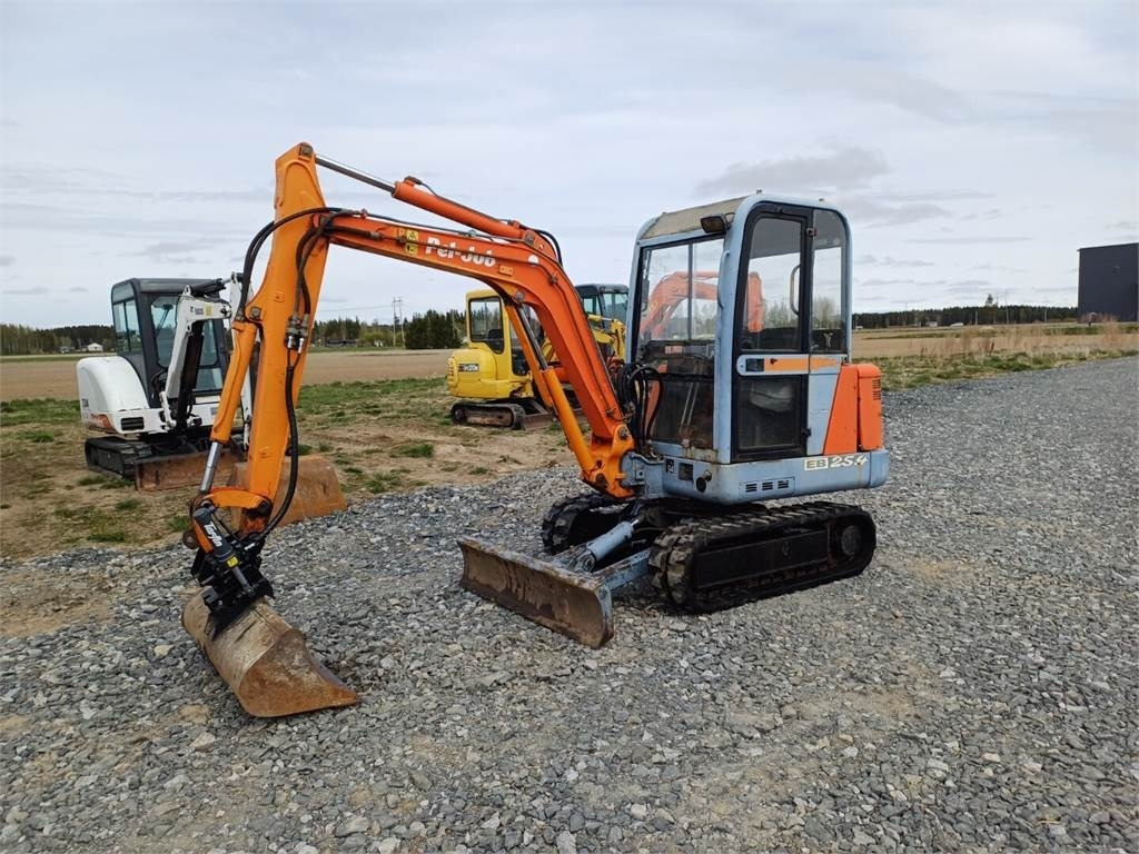 Pel-Job Volvo EB25.4 kallistuvalla liittimellä - Мини-экскаватор: фото 1 Pel-Job Volvo EB25.4 kallistuvalla liittimellä - Мини-экскаватор: фото 1
