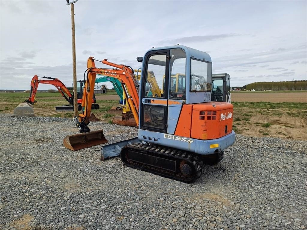 Pel-Job Volvo EB25.4 kallistuvalla liittimellä - Мини-экскаватор: фото 3 Pel-Job Volvo EB25.4 kallistuvalla liittimellä - Мини-экскаватор: фото 3