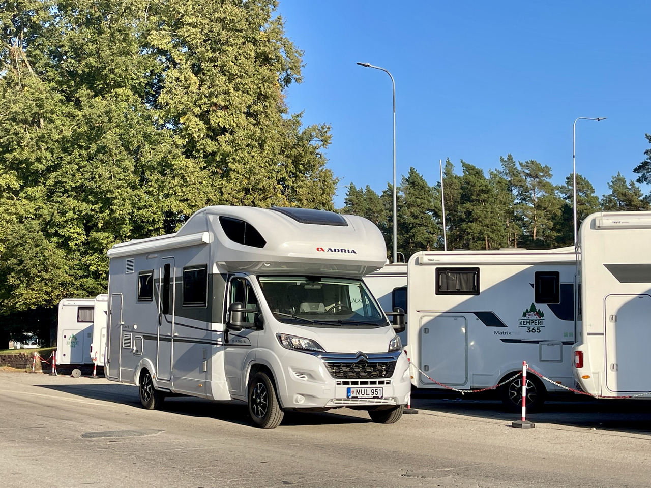 ADRIA Coral XL 650 DK - Альковный автодом: фото 1 ADRIA Coral XL 650 DK - Альковный автодом: фото 1