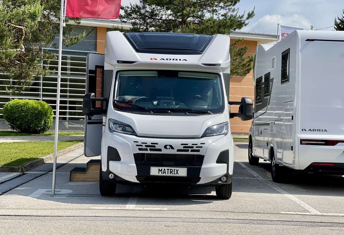 ADRIA Matrix Axess 650 SL - Полуинтегрированный автодом: фото 3 ADRIA Matrix Axess 650 SL - Полуинтегрированный автодом: фото 3