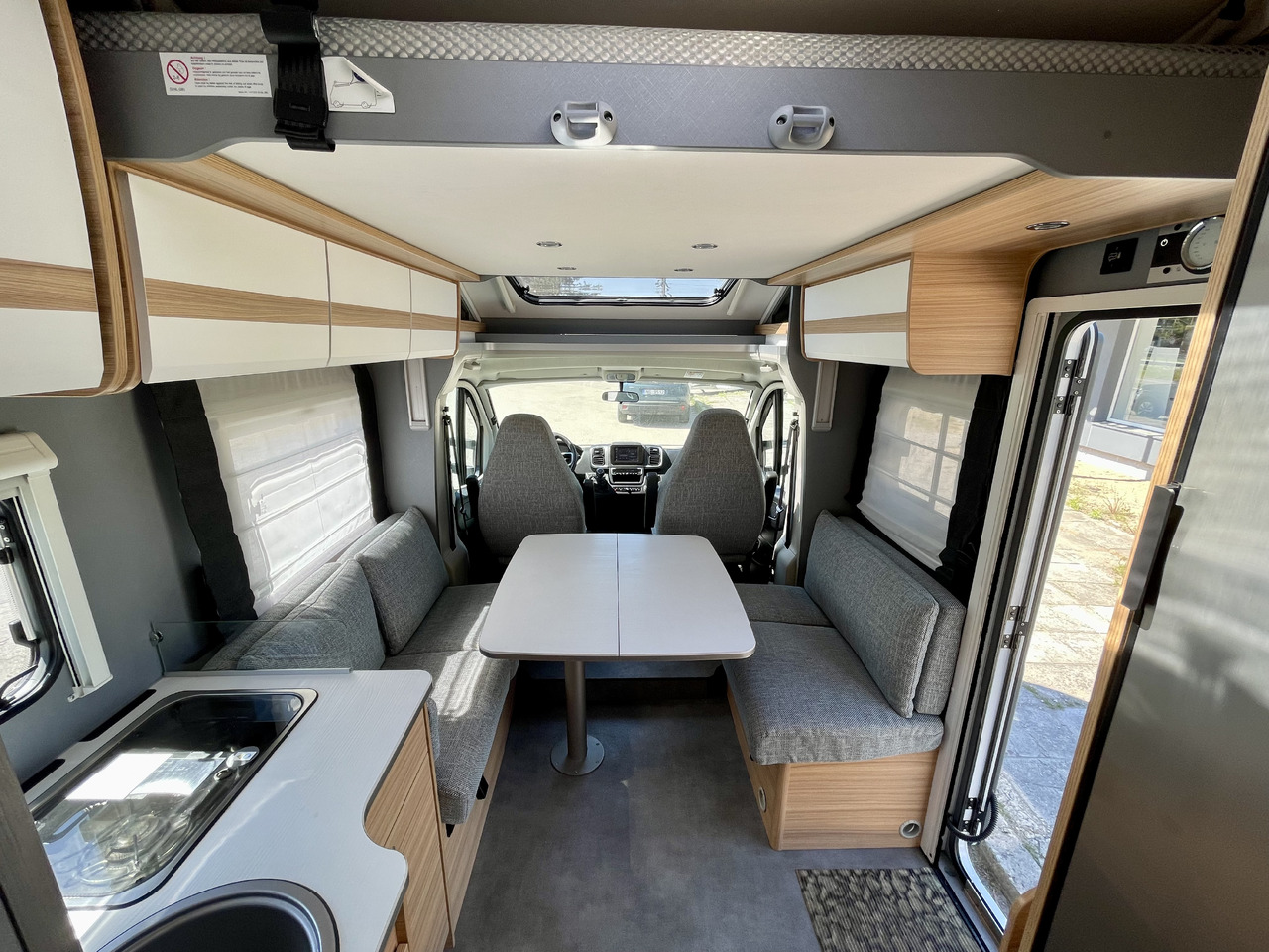 Полуинтегрированный автодом DETHLEFFS T7052 DBL: фото 6