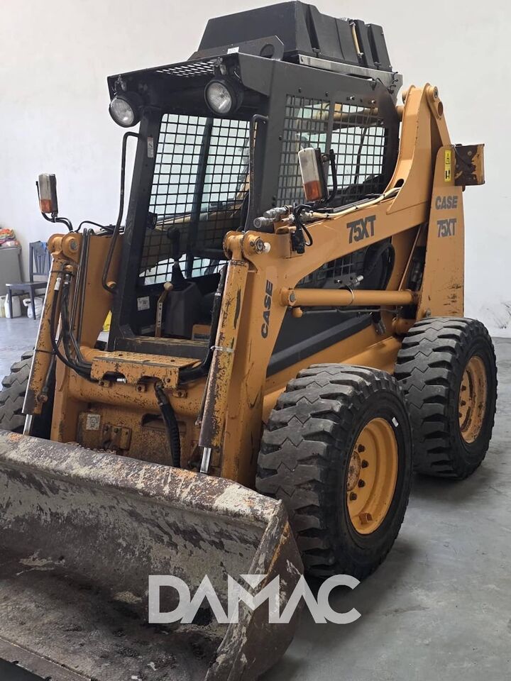 CASE 75XT - Мини-погрузчик с бортовым поворотом: фото 1 CASE 75XT - Мини-погрузчик с бортовым поворотом: фото 1