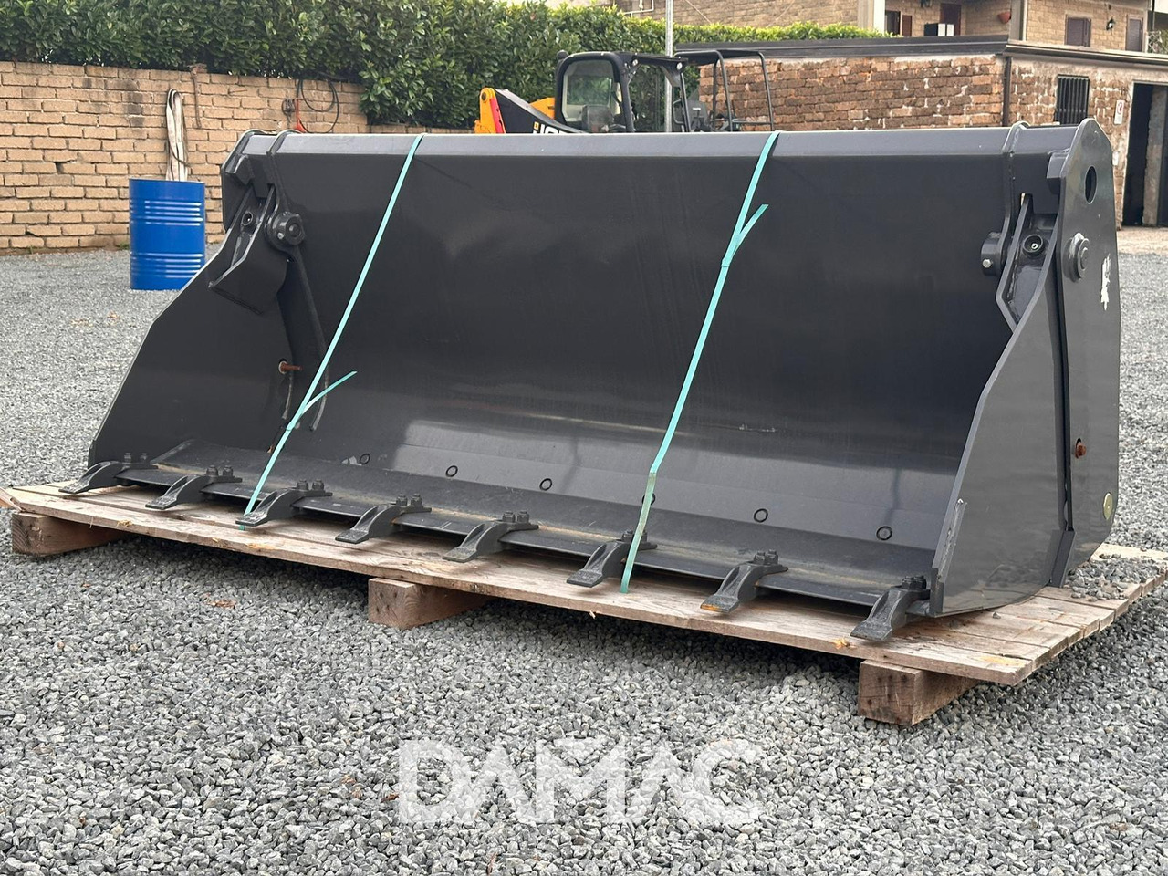 NEW HOLLAND 220 - Ковш для погрузчика: фото 2 NEW HOLLAND 220 - Ковш для погрузчика: фото 2