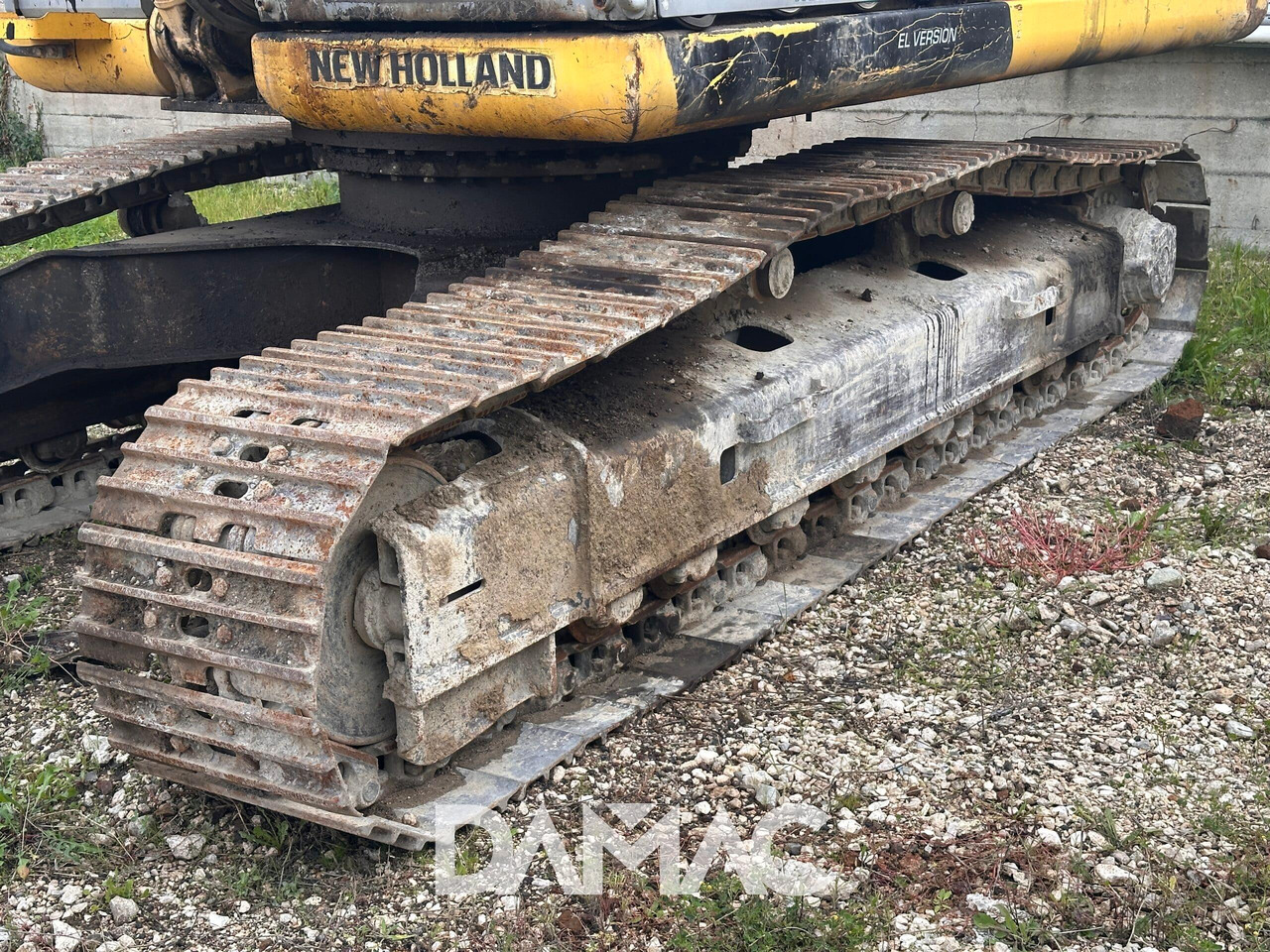 NEW HOLLAND E215B - Гусеничный экскаватор: фото 3 NEW HOLLAND E215B - Гусеничный экскаватор: фото 3