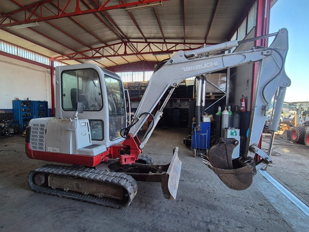 TAKEUCHI TB135 - Мини-экскаватор: фото 1 TAKEUCHI TB135 - Мини-экскаватор: фото 1