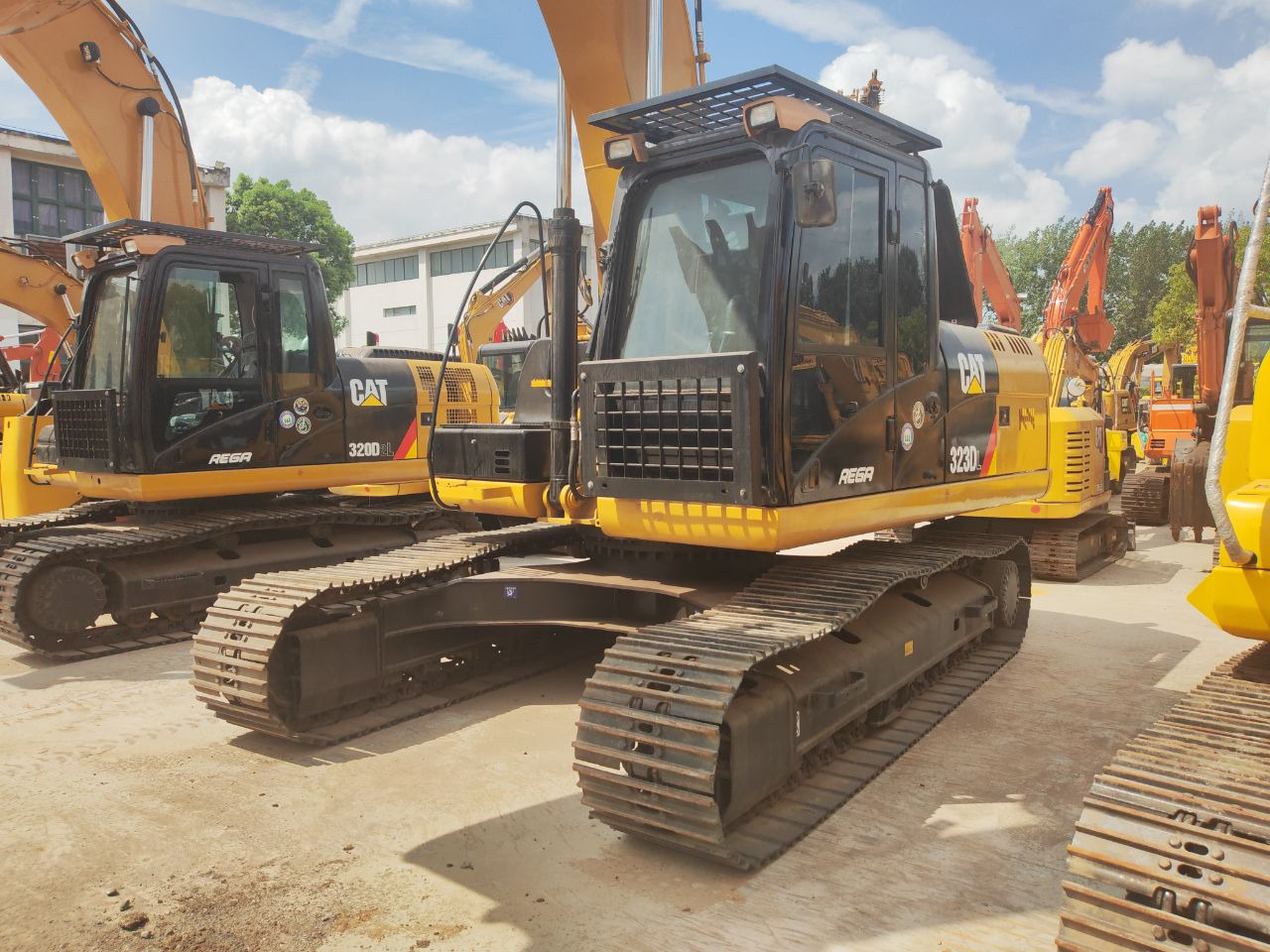 CATERPILLAR 323D - Гусеничный экскаватор: фото 4 CATERPILLAR 323D - Гусеничный экскаватор: фото 4