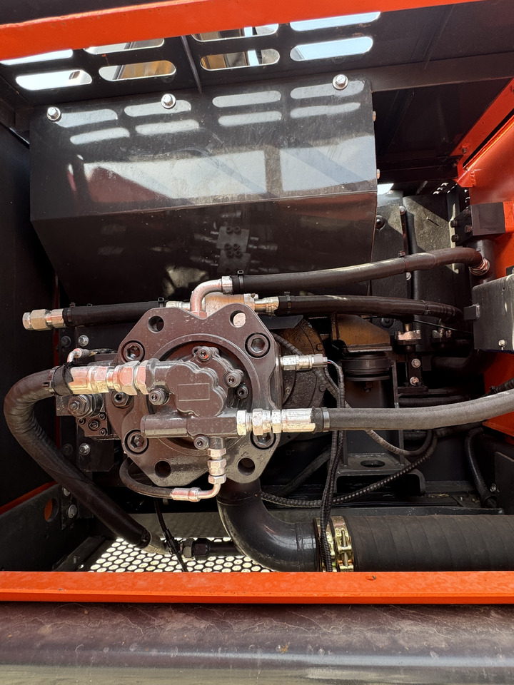 Гусеничный экскаватор DOOSAN DX225: фото 8