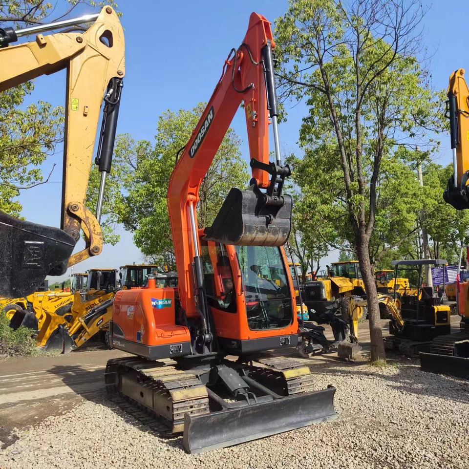 DOOSAN DX75 - Гусеничный экскаватор: фото 3 DOOSAN DX75 - Гусеничный экскаватор: фото 3