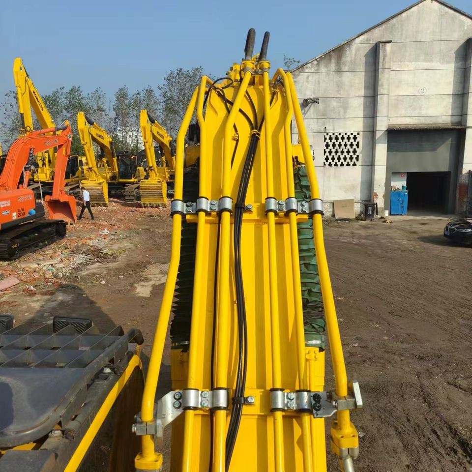 Гусеничный экскаватор KOMATSU PC200: фото 8 Гусеничный экскаватор KOMATSU PC200: фото 8